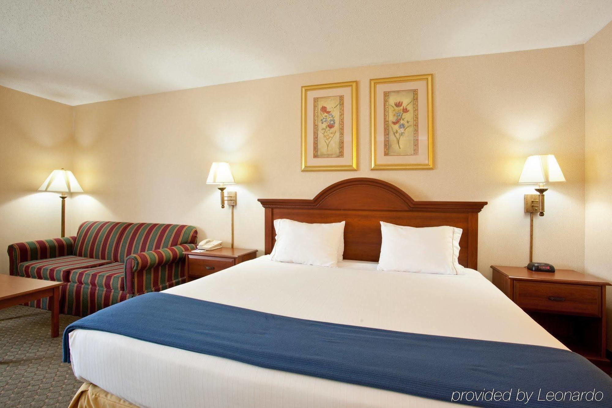 Hotel Comfort & Near Route 66 2*
